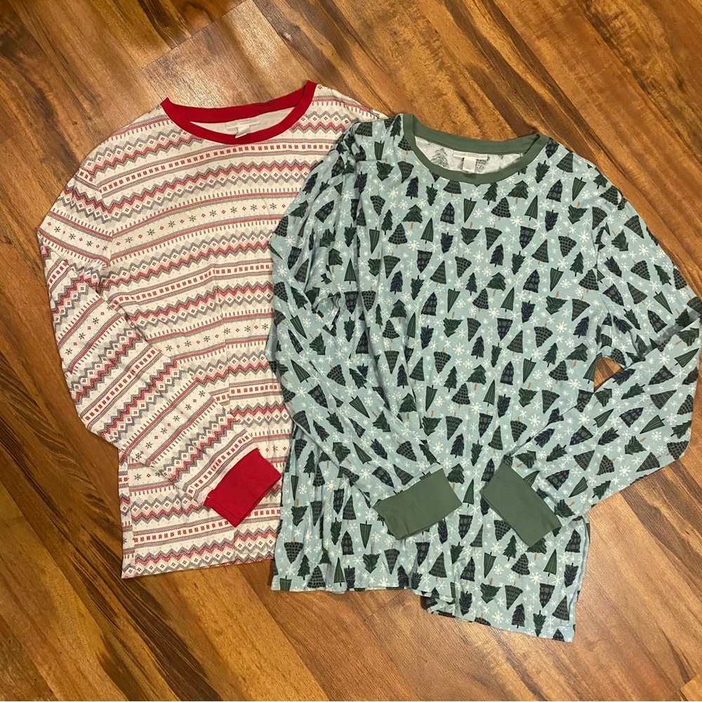 Bundle of 2 men’s Christmas pajama tops size Large
